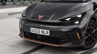 Cupra Born спереди